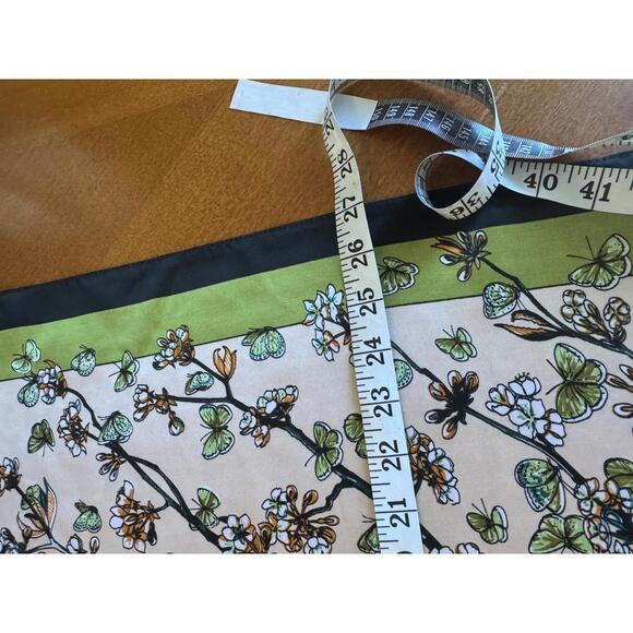 Elegant Floral Print Scarf with Butterflies - Picture 4 of 5